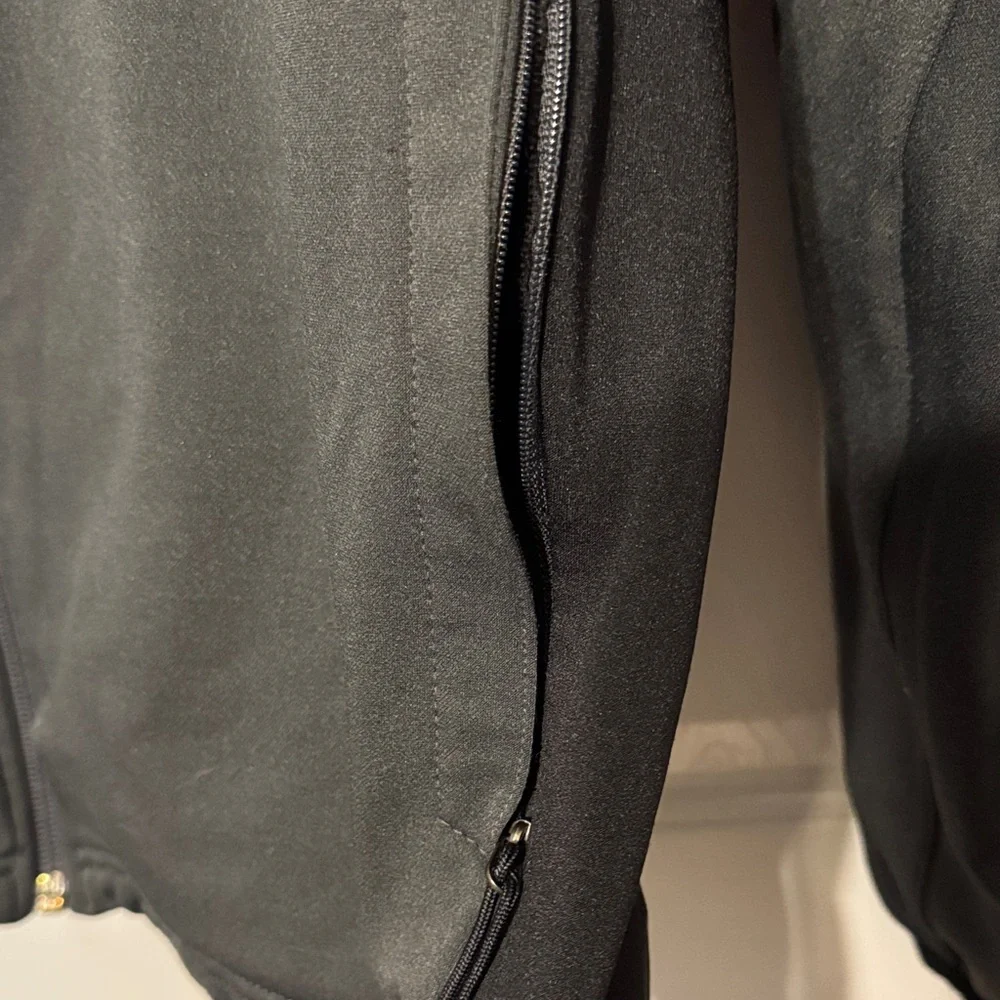 The North Face Men’s Black and Gray Performance Jacket Full‎ Zip Size Large
